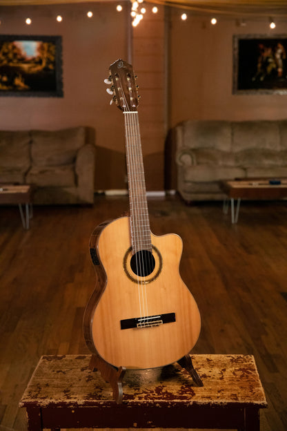ORTEGA Performer Series 4/4 Classical Guitar 6-String - Natural + Gig Bag