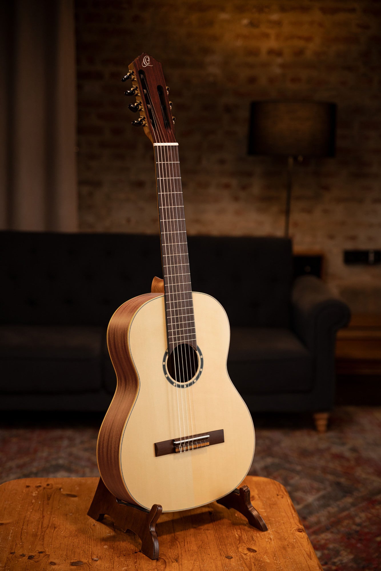 ORTEGA Family Series Pro 4/4 Slim Neck Konzertgitarre 7 String - Massive Zeder + Bag