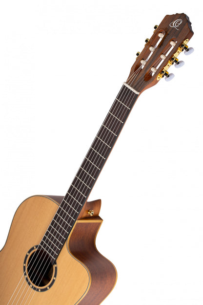 ORTEGA Family Series Pro 4/4 Slim Neck Konzertgitarre 6 String - Massive Zeder / Mahagoni Natur + Bag