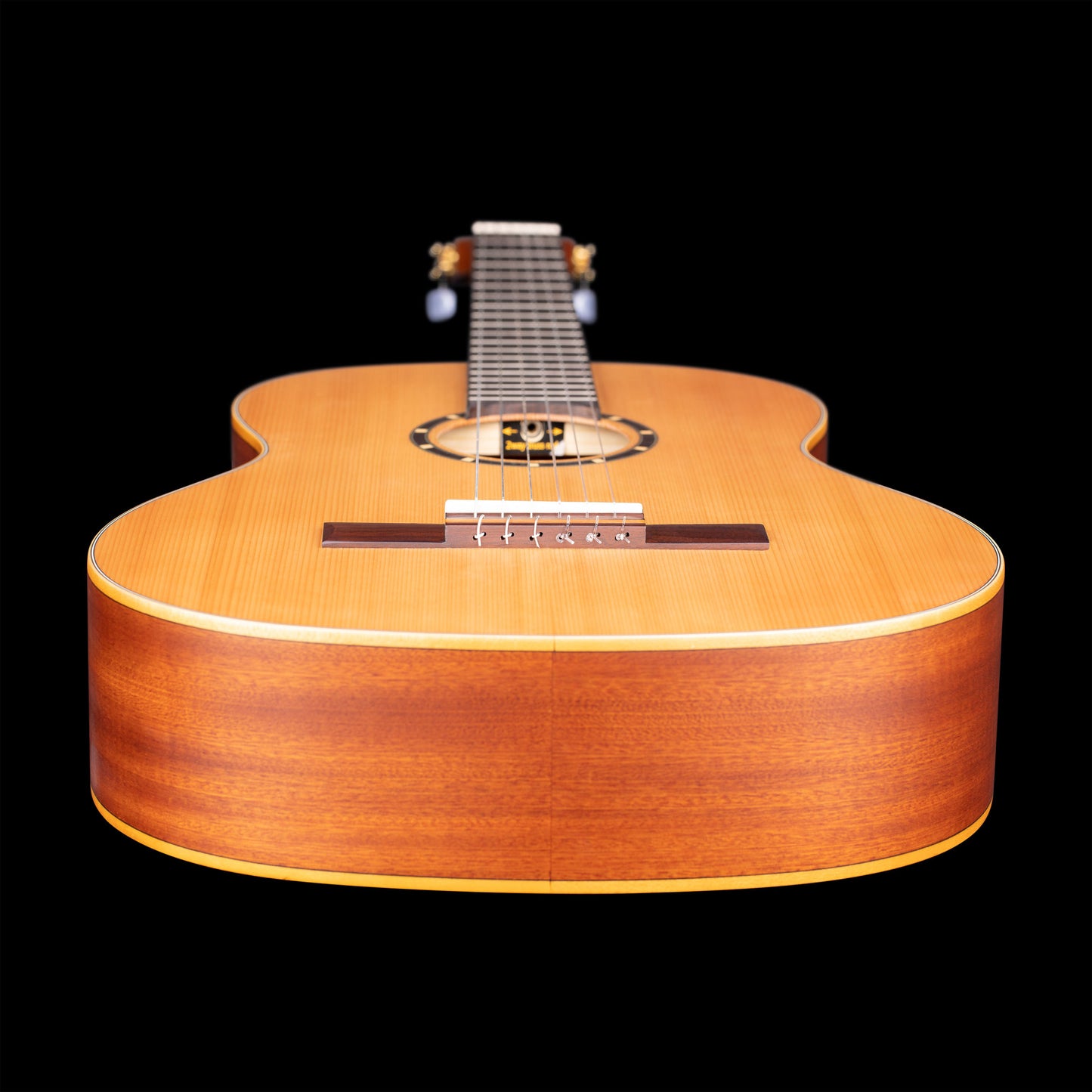 ORTEGA Family Series Pro 4/4 Slim Neck Konzertgitarre 6 String - Zeder / Mahagoni Natur + Bag