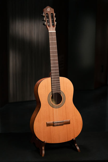 ORTEGA Student Series 4/4 Classical Guitar 6-String - Natural