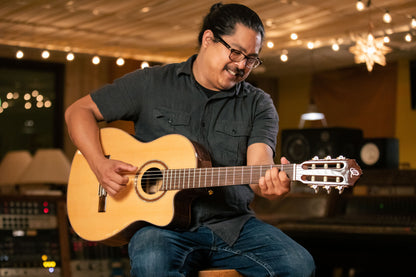 ORTEGA Performer Series 4/4 Konzertgitarre 6-String - Natural + Gigbag