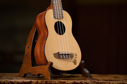 ORTEGA Bonfire Serie Sopran Ukulele 4 String - Fichte/Sapele Natur