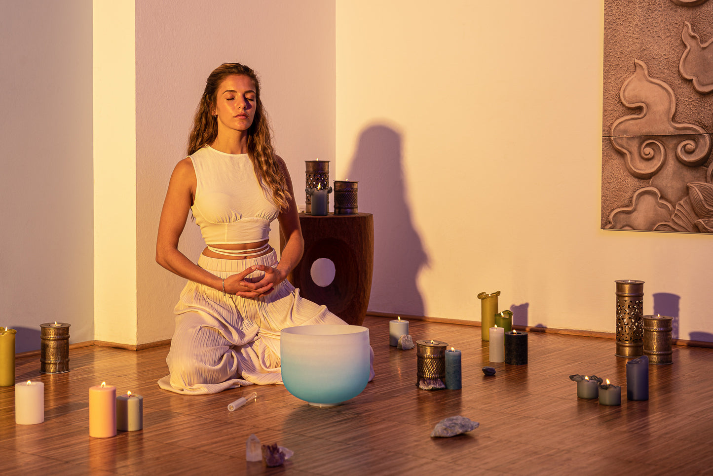 MEINL Sonic Energy Color-Frosted Crystal Singing Bowl 10" - G4/Throat Chakra/440 Hz - Light Blue