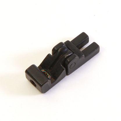 IBANEZ Saitenreiter - schwarz für 3. und 4. Saite des SLT101 Tremolos