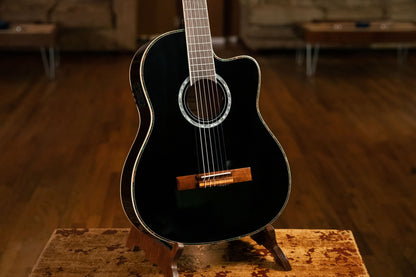 ORTEGA Family Series Pro 4/4 Konzertgitarre 6 String - Massive Fichte / Mahagoni Black + Bag