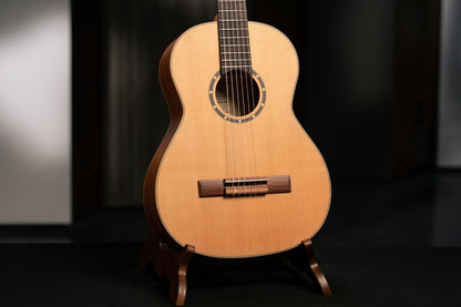 ORTEGA Family Series 3/4 Konzertgitarre 6 String - Zeder / Mahagoni Natur + Bag