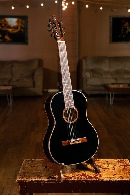ORTEGA Family Series 4/4 Konzertgitarre 6 String - Fichte / Mahagoni + Bag