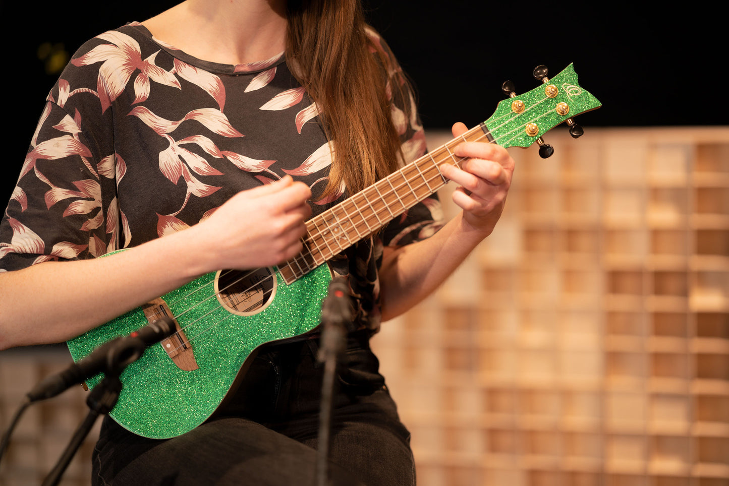 ORTEGA Element Serie Konzert Ukulele 4 String - Spruce / Catalpa Metallic Green + Bag