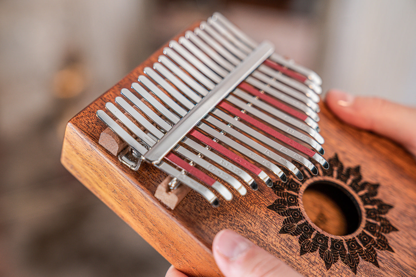 Meinl Sonic Energy Soundhole Pickup Kalimba - 17 Töne / Mahagoni