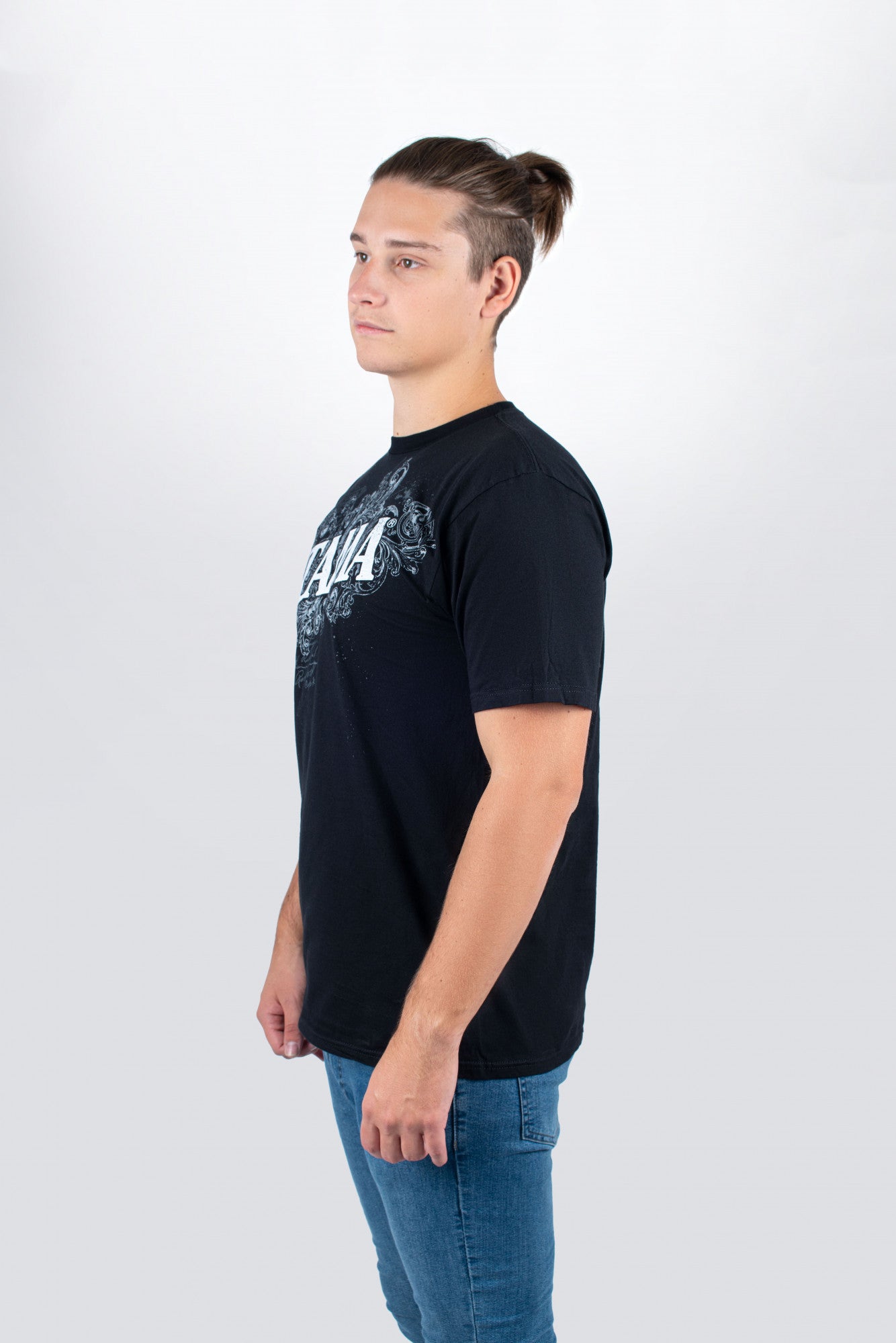 TAMA T-Shirt in schwarz mit Flourish Tee Print