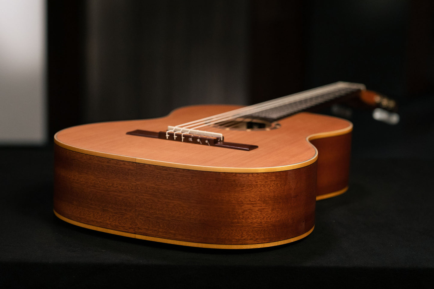 ORTEGA Family Series 7/8 Konzertgitarre 6 String - Zeder / Mahagoni Natur + Bag