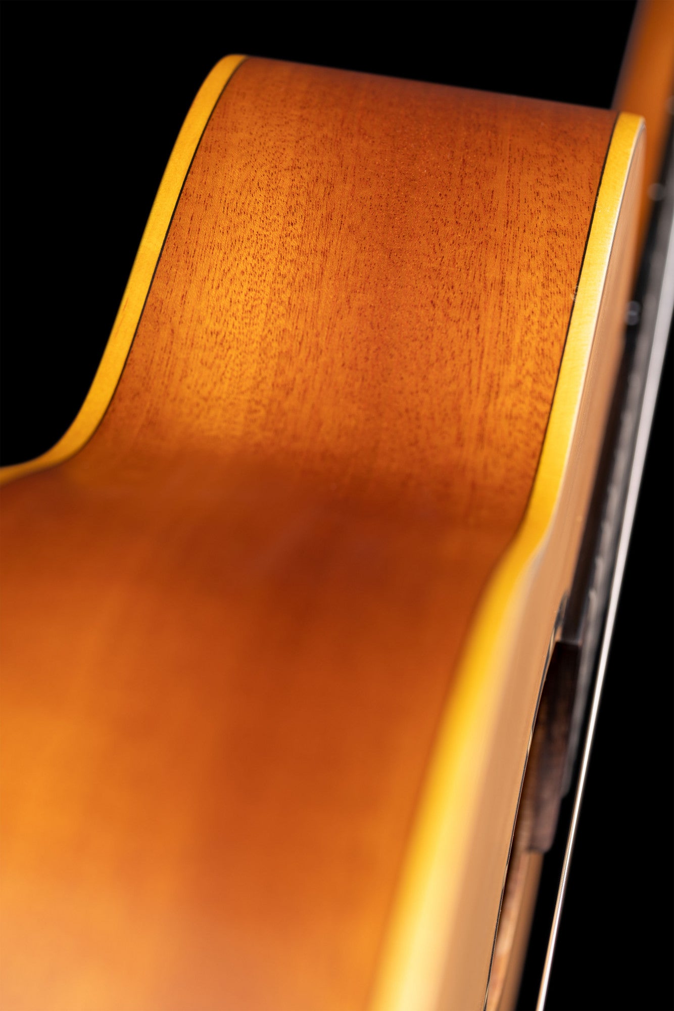 ORTEGA Family Series Pro 4/4 Konzertgitarre 6 String - Zeder / Mahagoni Natur + Bag