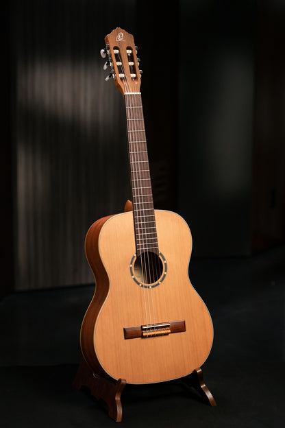 ORTEGA Family Series 7/8 Konzertgitarre 6 String - Zeder / Mahagoni Natur + Bag