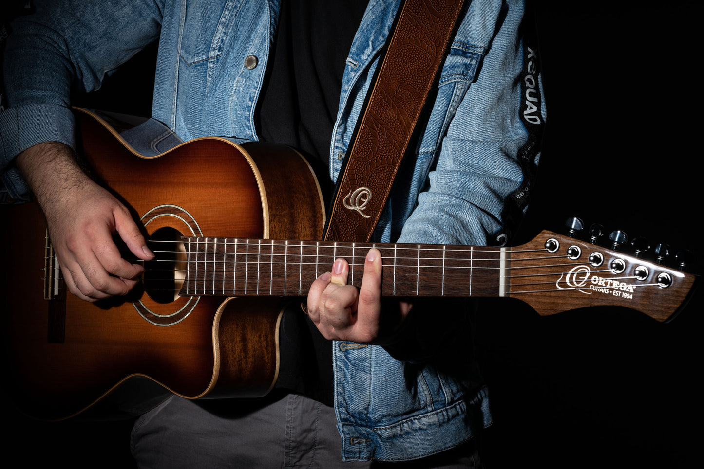 ORTEGA Genuine-Leather Guitar-Strap - Natural Brown Flora