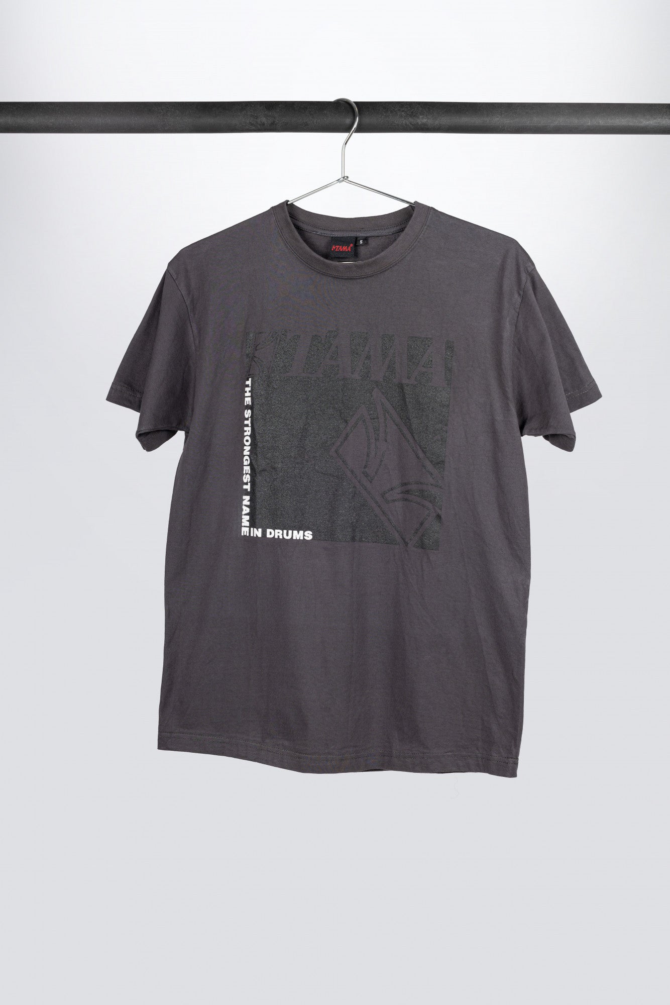 TAMA T-Shirt in dunkelgrau mit Logo und "The Strongest Name" Schriftzug auf der Brust