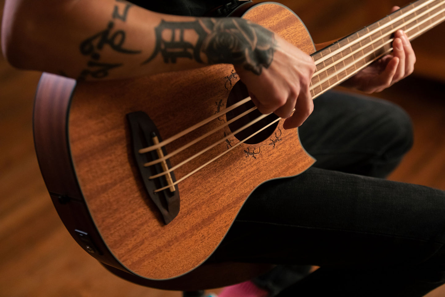 ORTEGA Lizard Serie Short Scale Fretless Uke Bass 4 String - Solid Mahogany Natural + Bag