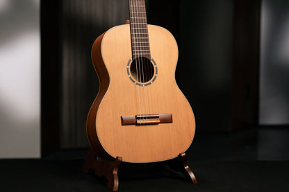 ORTEGA Family Series 7/8 Konzertgitarre 6 String - Zeder / Mahagoni Natur + Bag