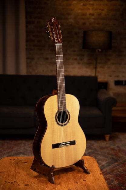 ORTEGA Performer Series 4/4 Konzertgitarre 6-String - Natural + Gigbag
