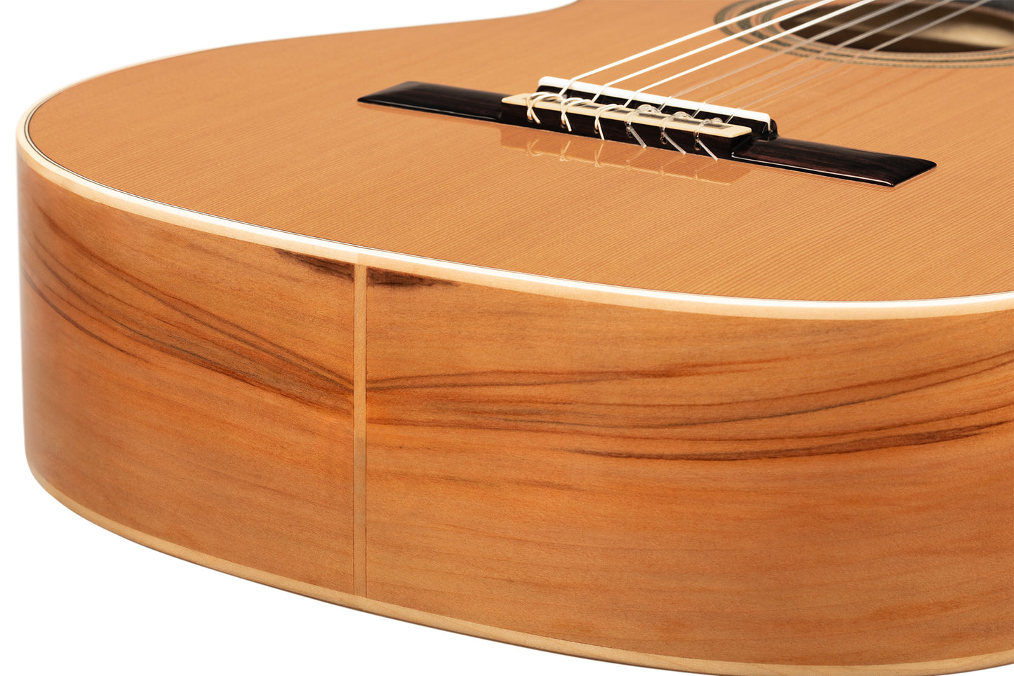 ORTEGA Traditional Series 4/4 Nylon String Guitar 6-String + Pro Gigbag