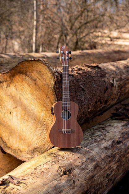 ORTEGA Timber Serie Concert Preamp Ukulele 4 String - Sapele Natural + Bag