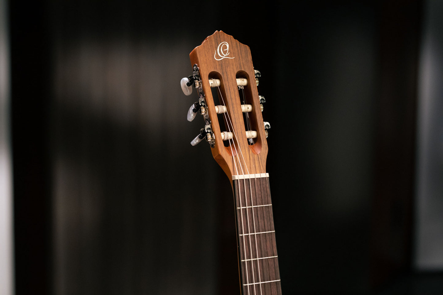 ORTEGA Family Series 7/8 Konzertgitarre 6 String - Zeder / Mahagoni Natur + Bag