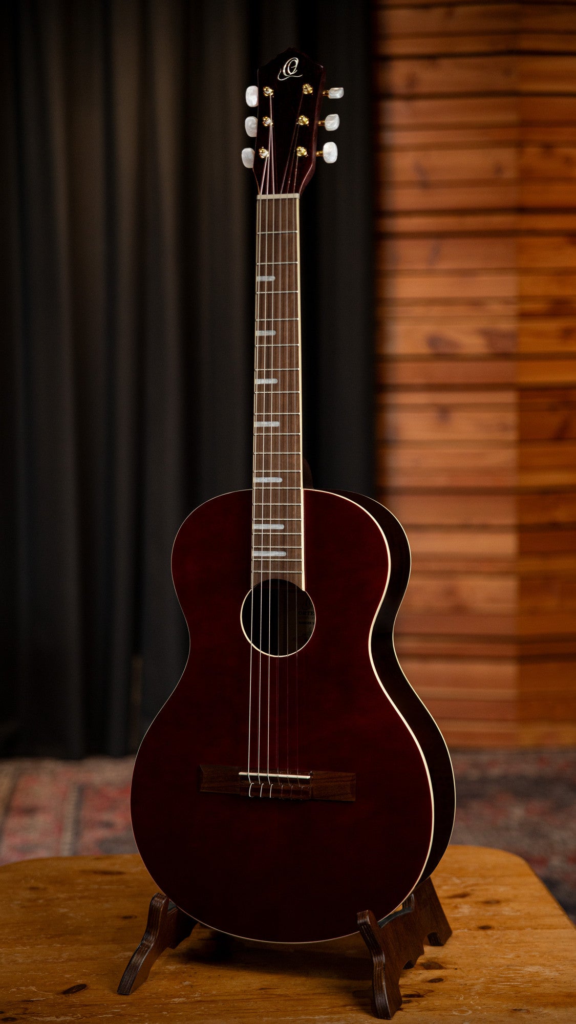 ORTEGA Ranger Series 4/4 Konzertgitarre 6-String - Dunkelrot + Gigbag