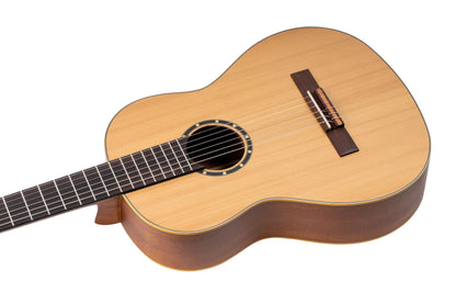 ORTEGA Family Series Pro 4/4 Konzertgitarre 6 String - Zeder / Mahagoni Natur + Bag