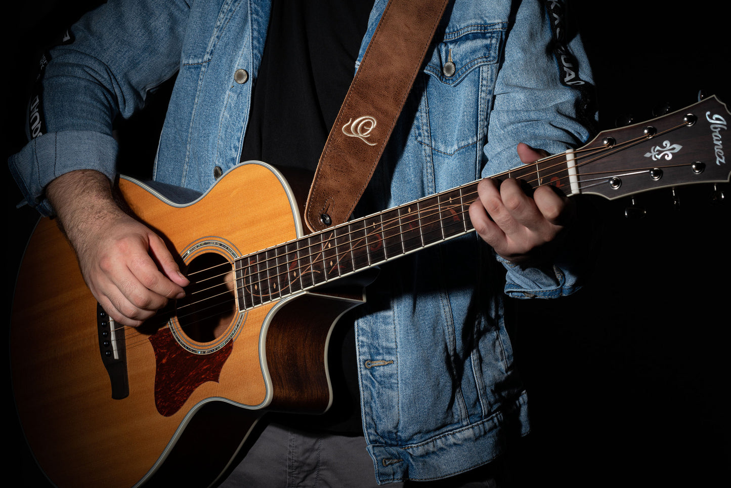 ORTEGA Wildledergitarrengurt - Cognac