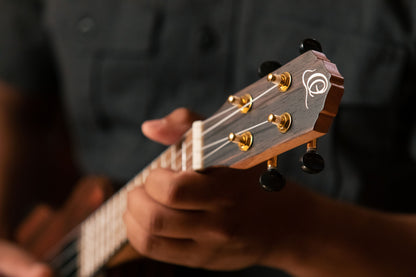 ORTEGA Timber Serie Sopran Ukulele 4 String - Ebony Natural + Bag