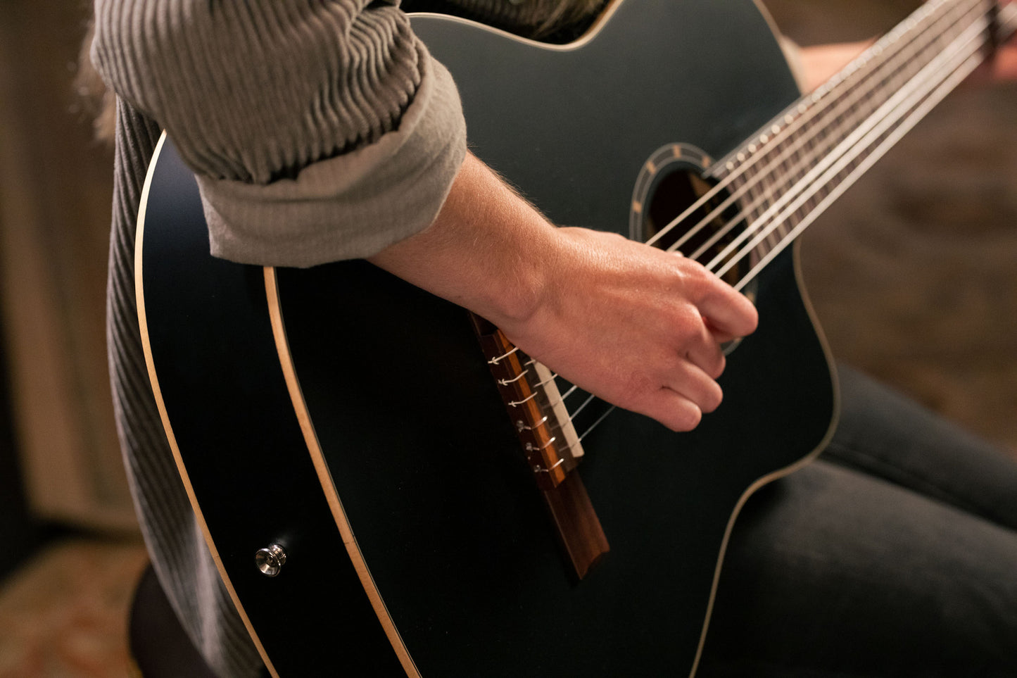 ORTEGA Family Series 4/4 Classical Slim Neck Guitar 6 String - Spruce / Mahogany Satin Black + Gig Bag