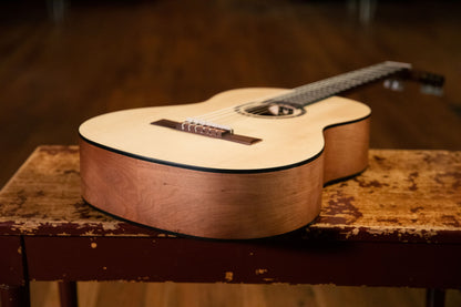 ORTEGA Student Series Pro 4/4 Konzertgitarre 6-String - Natural