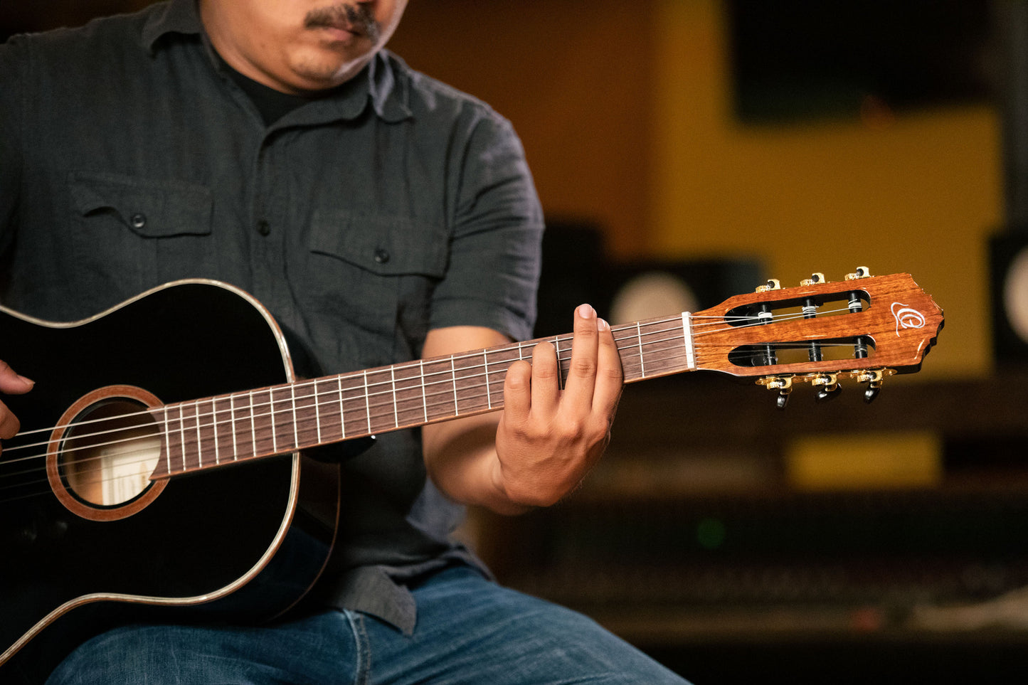 ORTEGA Family Series 4/4 Slim Neck Konzertgitarre 6 String - Fichte / Mahagoni + Bag