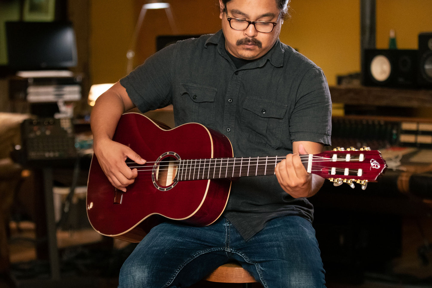 ORTEGA Family Series Pro 4/4 Slim Neck Konzertgitarre 6 String - Weinrot + Bag
