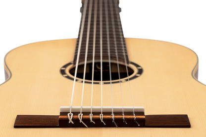 ORTEGA Family Series Pro 4/4 Slim Neck Konzertgitarre 7 String - Massive Zeder + Bag