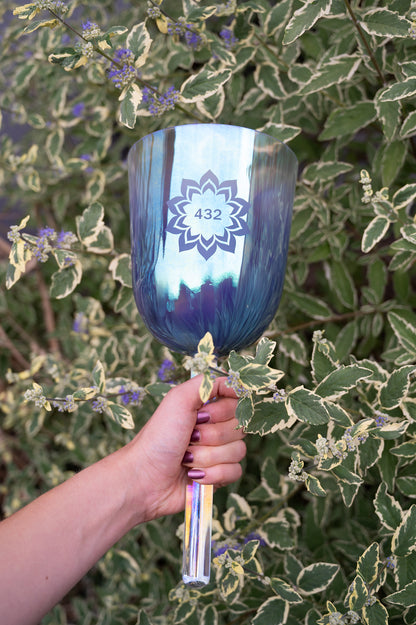 MEINL Sonic Energy 5,5" Essence Crystal Singing Bowl, 432 Hz, Schieferblau, Lotus Blume