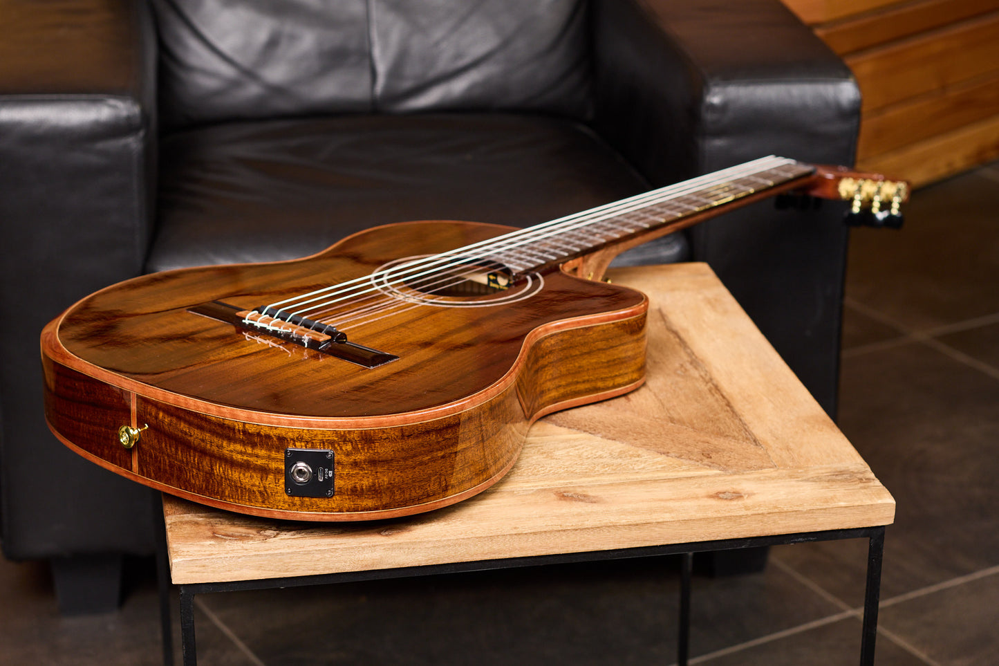 ORTEGA The Private Room 4/4 Konzertgitarre 6-String - Natural + Gigbag