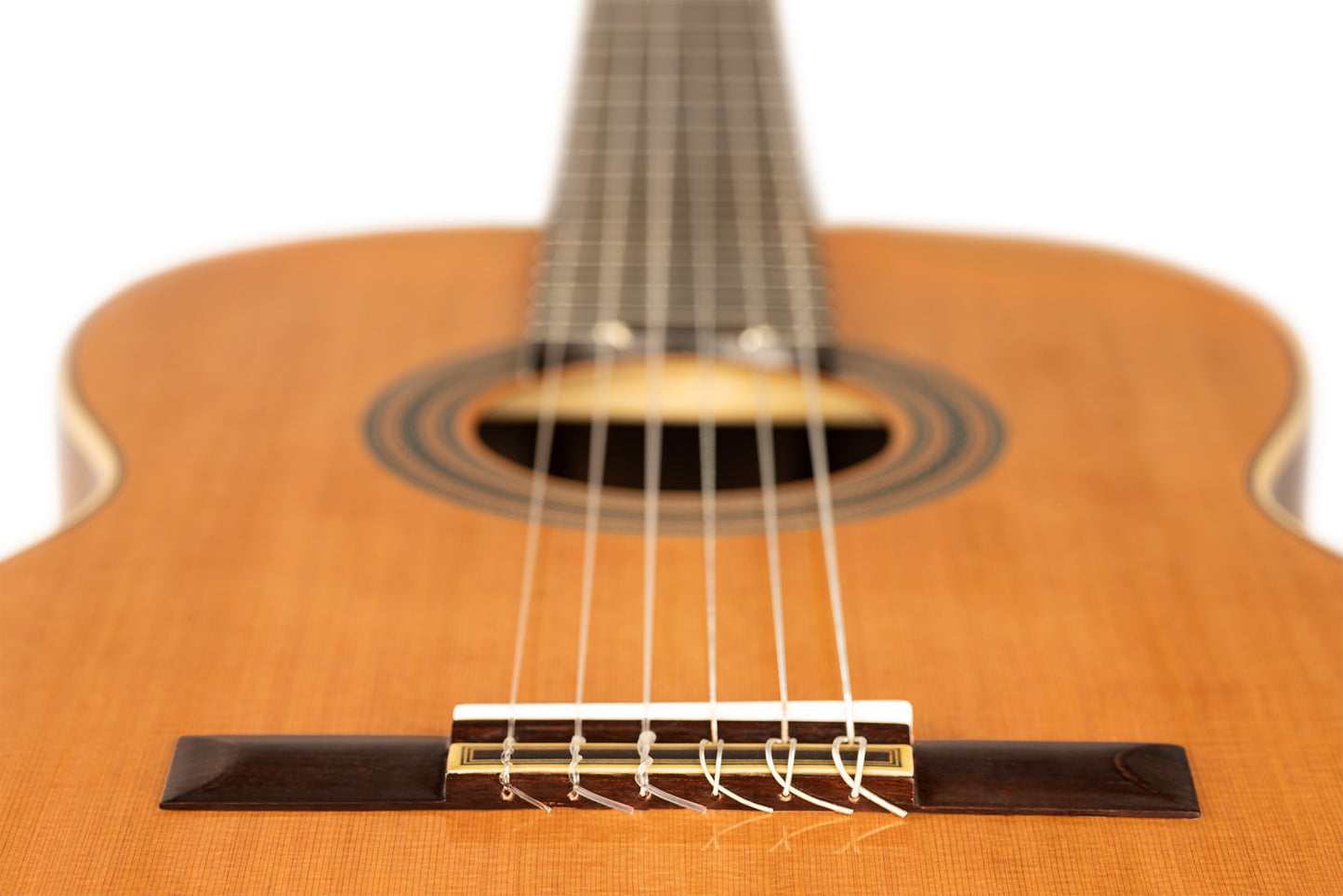 ORTEGA Traditional Series 4/4 Konzertgitarre 6-String, linkshänder + Pro Gigbag