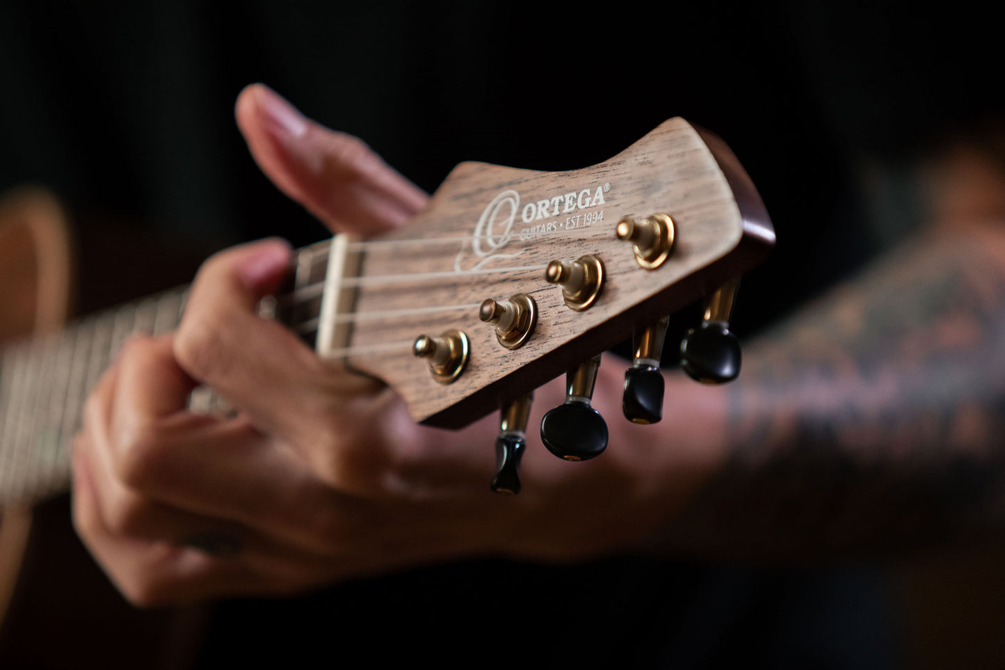 ORTEGA Horizon Series Concert Ukulele 4 String - Walnut Natural + Bag