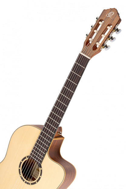 ORTEGA Family Series 4/4 Slim Neck Konzertgitarre 6 String - Fichte / Mahagoni Natur + Bag