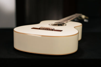 ORTEGA Family Series 4/4 Konzertgitarre 6 String - Weiß + Bag