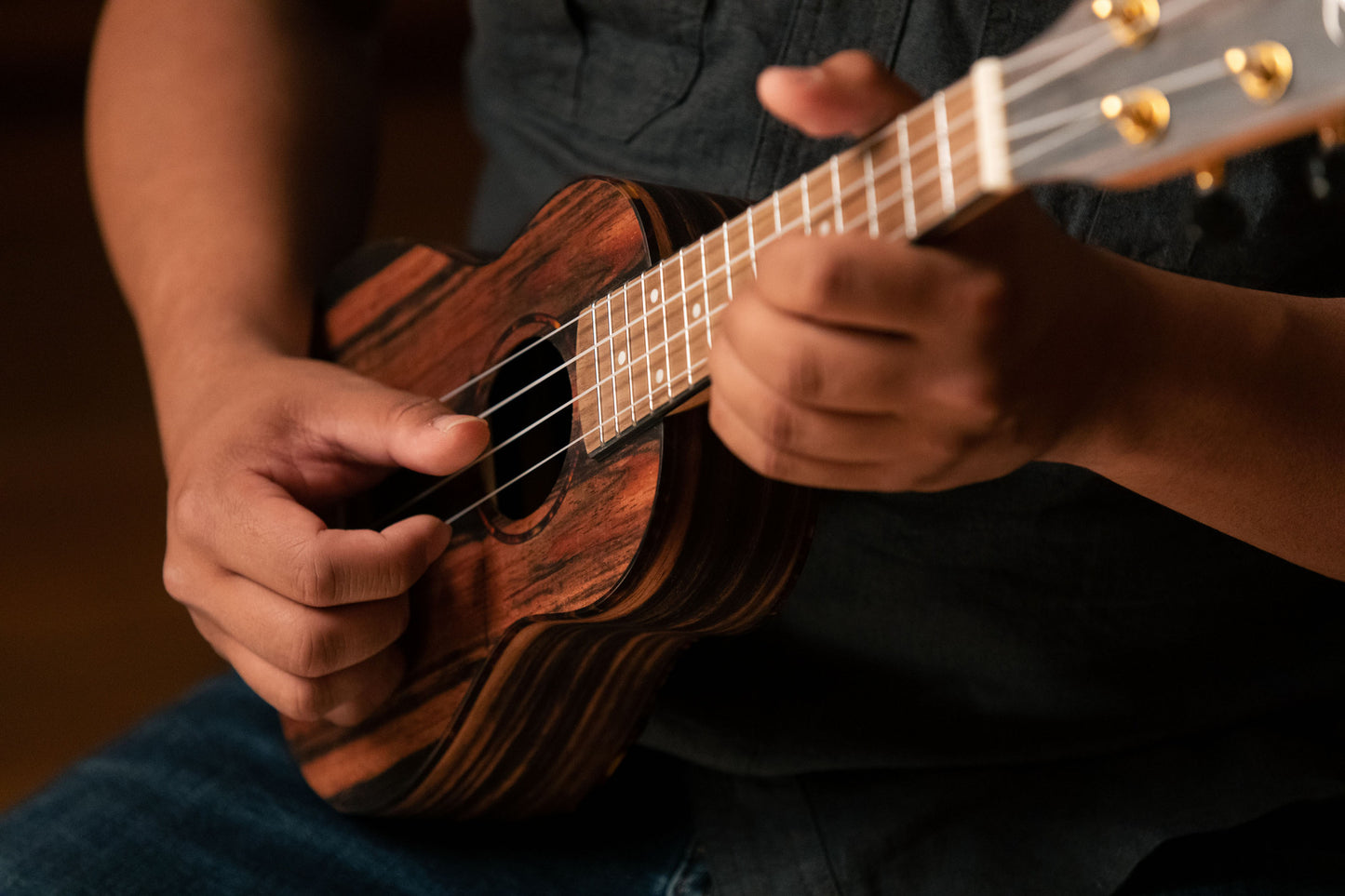 ORTEGA Timber Serie Sopran Ukulele 4 String - Ebony Natural + Bag