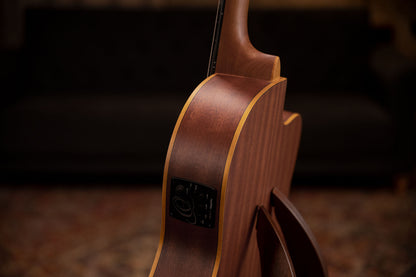 ORTEGA Family Series Pro 4/4 Konzertgitarre 6 String Lefty - Massive Zeder / Mahagoni Natur + Bag