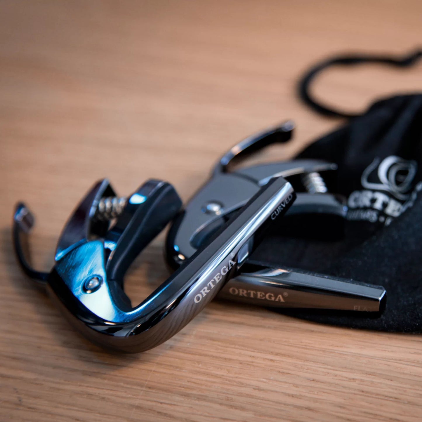 ORTEGA Curved Guitar Capo - Black Chrome
