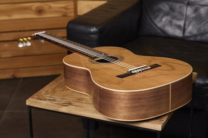 ORTEGA Traditional Series 4/4 Konzertgitarre 6-String + Pro Gigbag