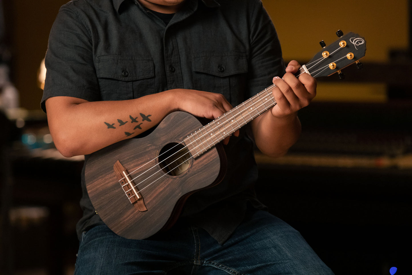 ORTEGA Timber Serie Tenor Ukulele 4 String - Ebony Natural + Bag