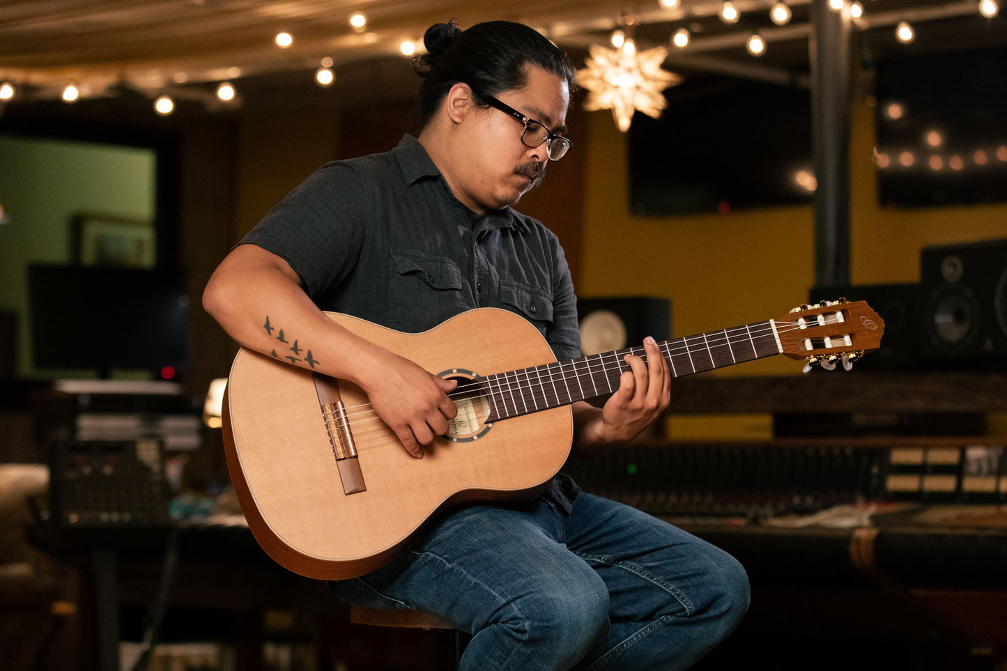 ORTEGA Family Series Pro 4/4 Konzertgitarre 6 String - Zeder / Mahagoni Natur + Bag