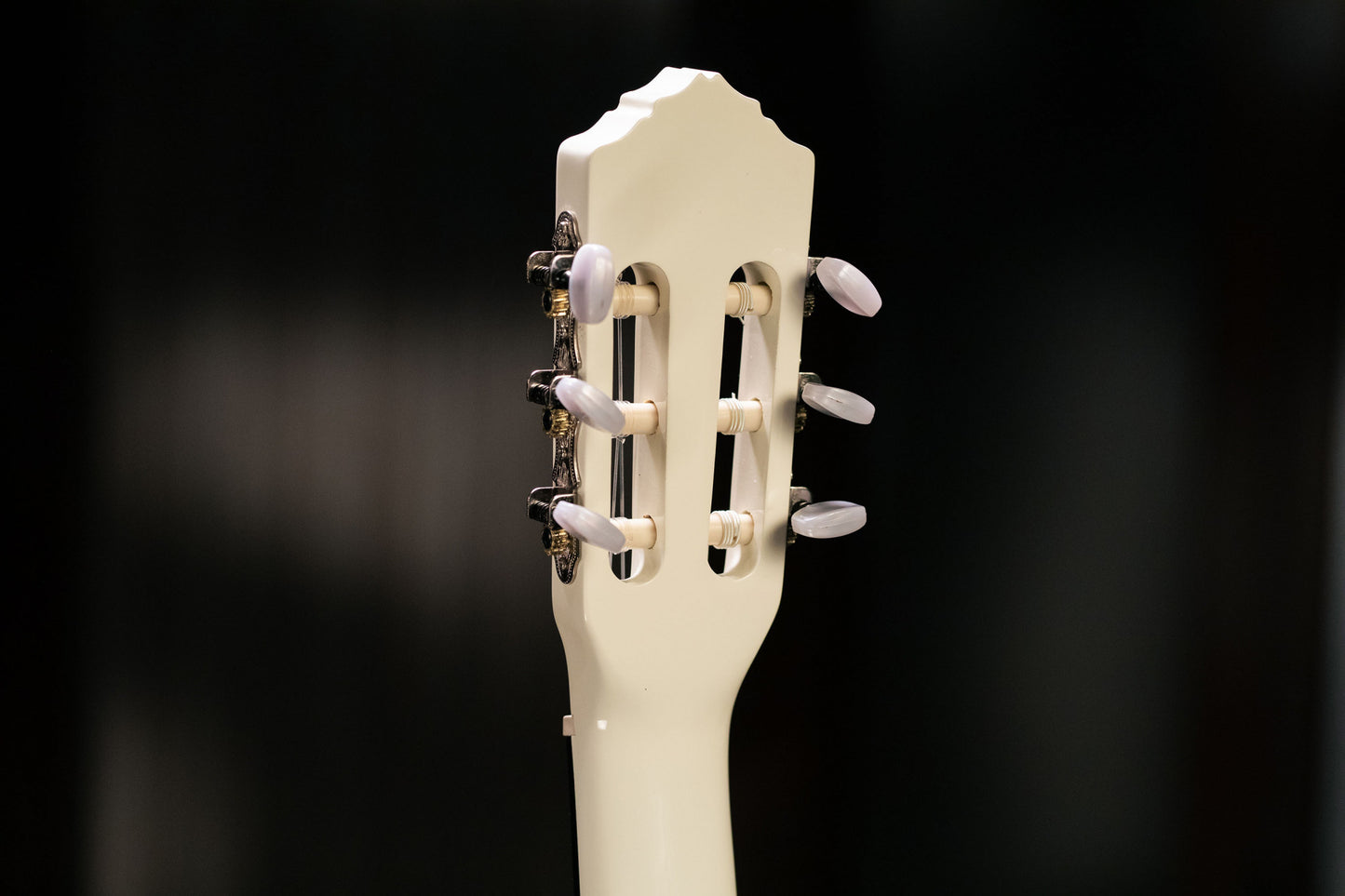 ORTEGA Family Series 4/4 Konzertgitarre 6 String - Weiß + Bag