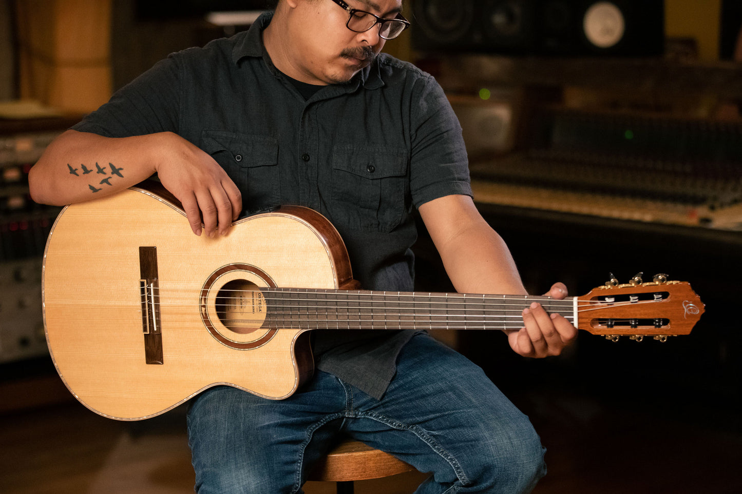 ORTEGA Performer Series 4/4 Thinline Classical Guitar 6-String - Natural + Gig Bag