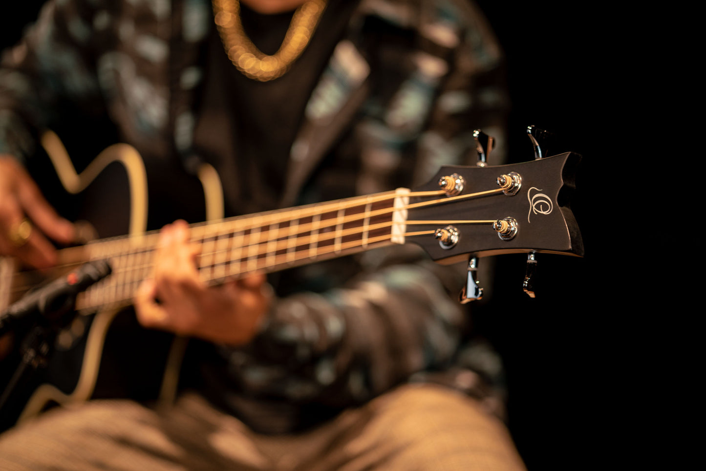 ORTEGA Deep Series 7 Medium Scale Acoustic Bass 4 String - Spruce / Mahogany Satin Black